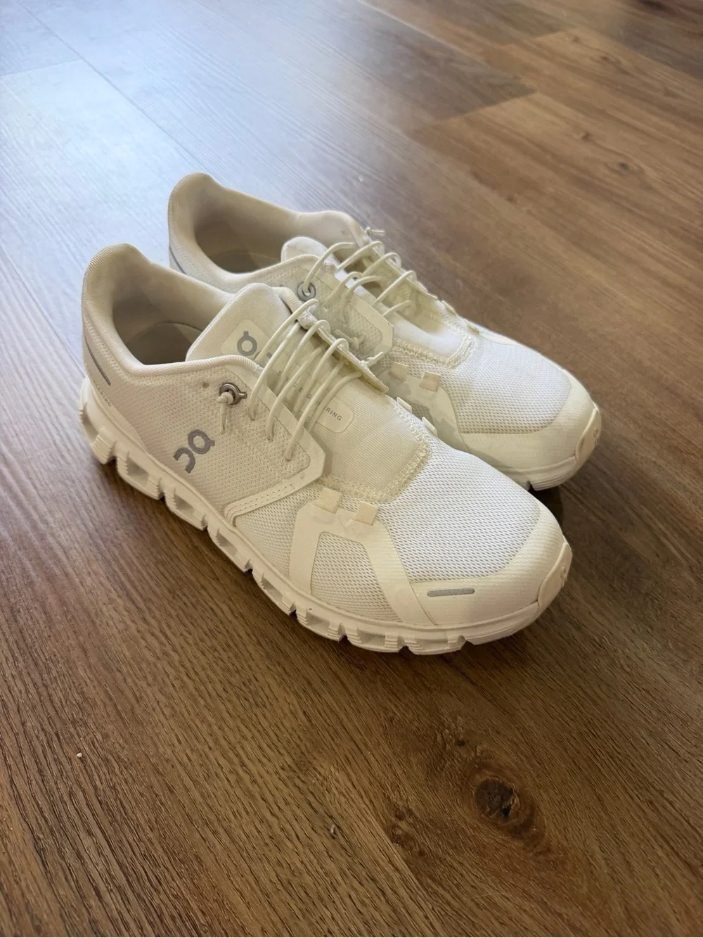 On Running Cloud woman's Running Shoes - White